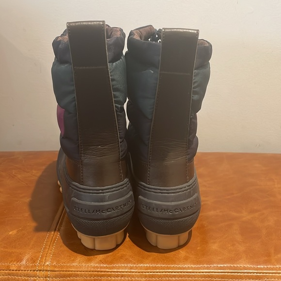 Stella McCartney vegan winter chain mail winter boots with fleece lining. - Picture 4 of 4